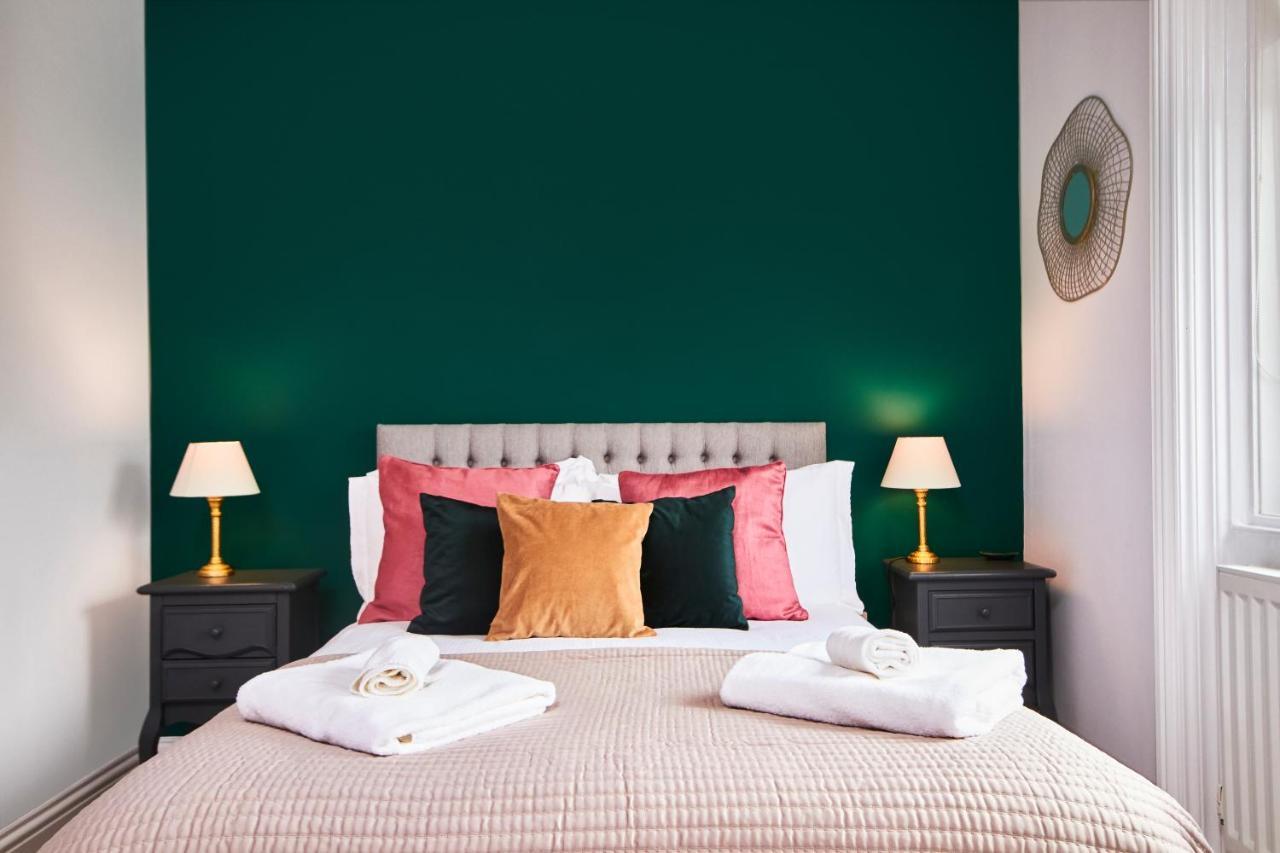 Lovely Abode In Newcastle - Sleeps 4 - Ground Floor Kültér fotó